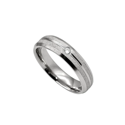 ALIANÇA DE AÇO QUINADA DIAMANTADA FRISO CENTRAL C/ PEDRA 4MM 4321 F